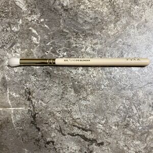 Zoeva 142 Luxe Eye Blender Brush -‎ Screen Queen New